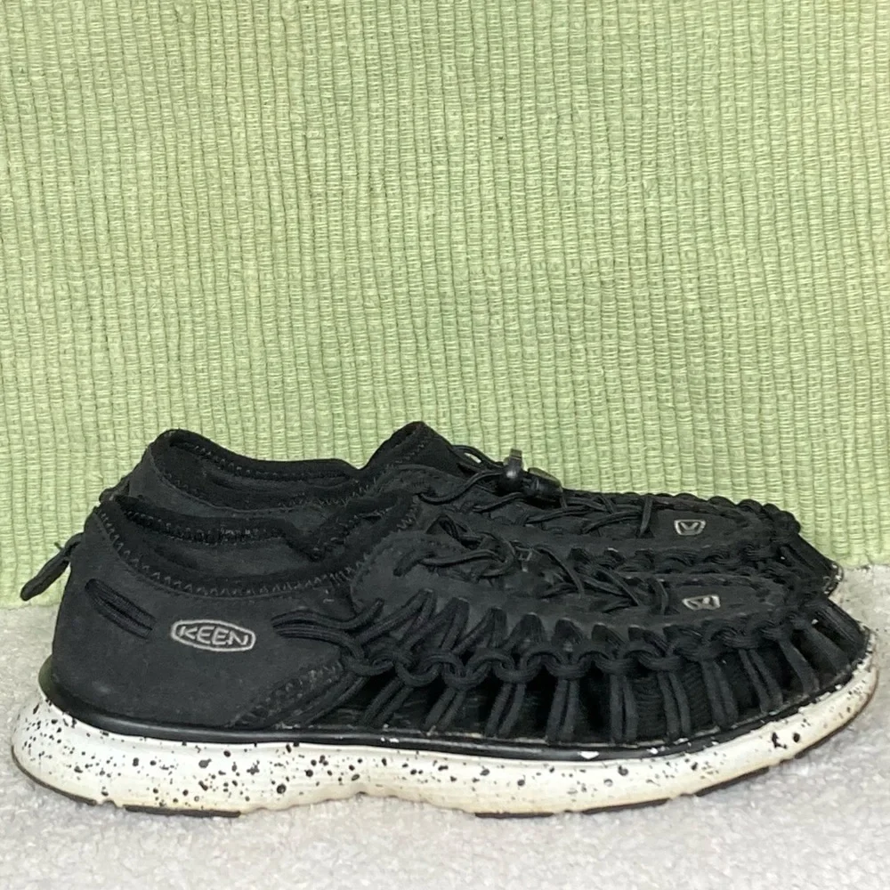KEEN Youth Uneek Paracord String Black/White Athletic Running Shoes SZ US 4Y W6